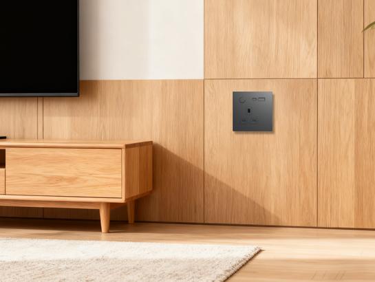 Smart Outlet with Type C / Socket UK-MEC-A Smart Outlet with Type C / Socket UK-MEC-A