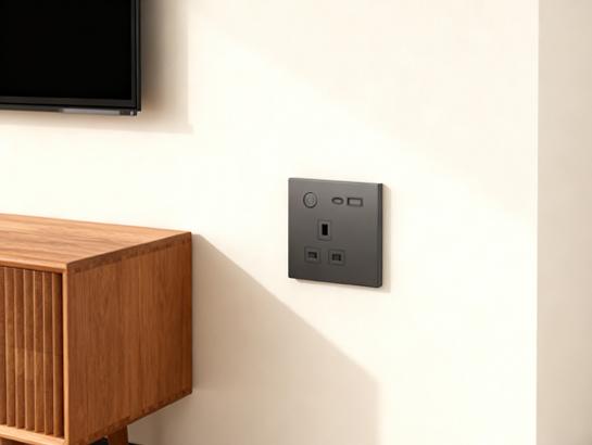 Smart Outlet with Type C / Socket UK-MEC-A Smart Outlet with Type C / Socket UK-MEC-A